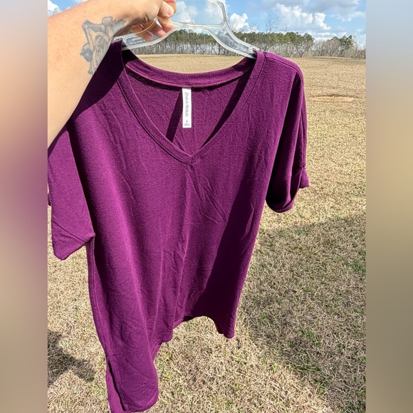 ZENANA PREMIUM V Neck Top - Picture 7 of 8